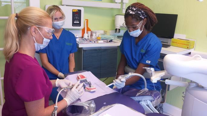 Composite procedure education at South Florida Dental School